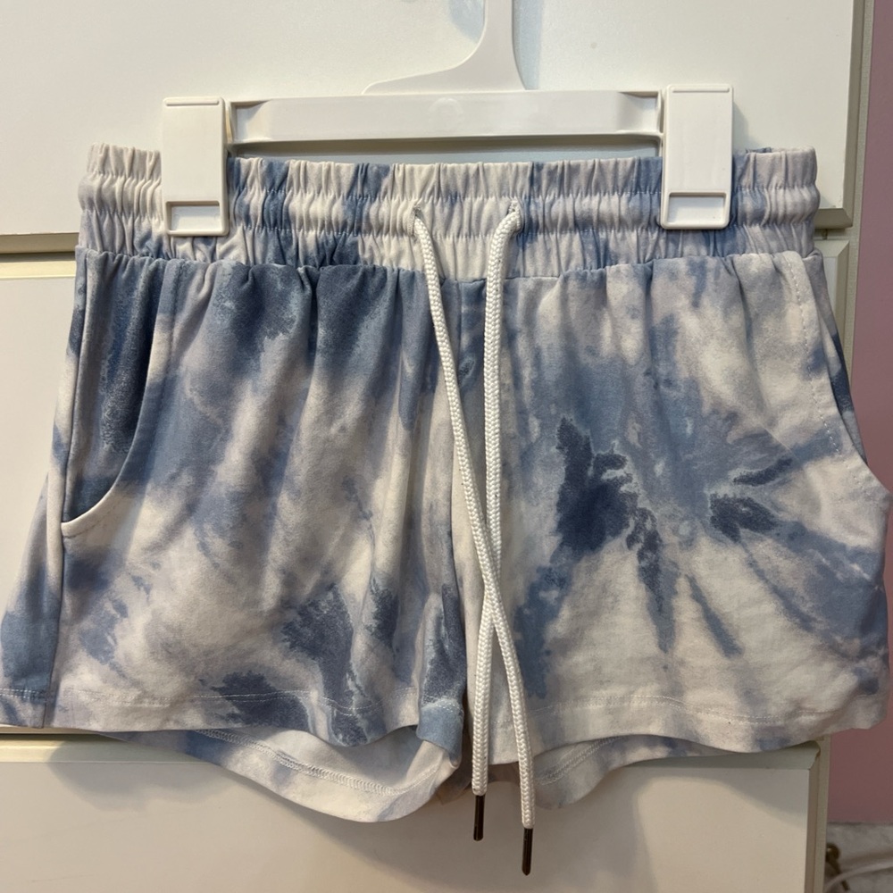Cloudy Blue Tie-Dye Women's boutique Shorts